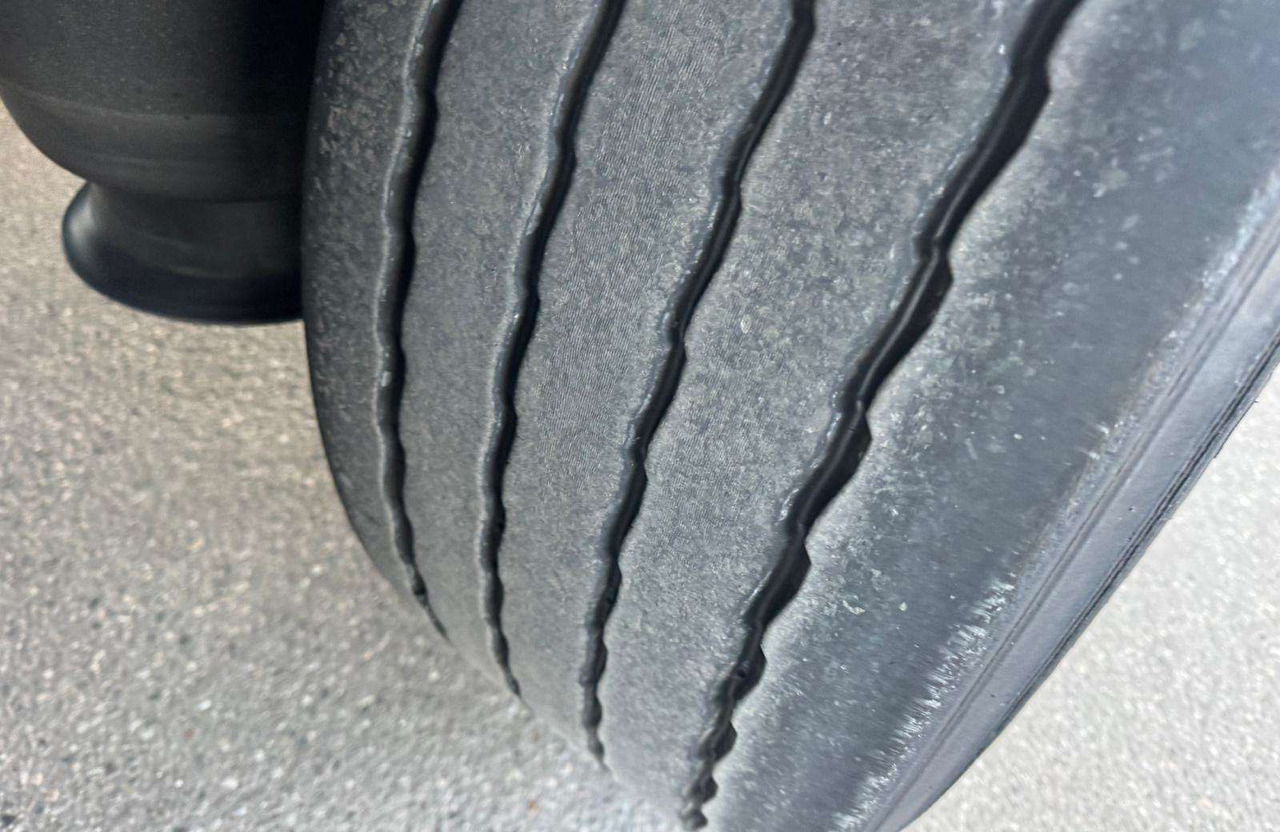 Krone Standart - Puspiekabe slēgtā virsbūve: foto 2 Krone Standart - Puspiekabe slēgtā virsbūve: foto 2