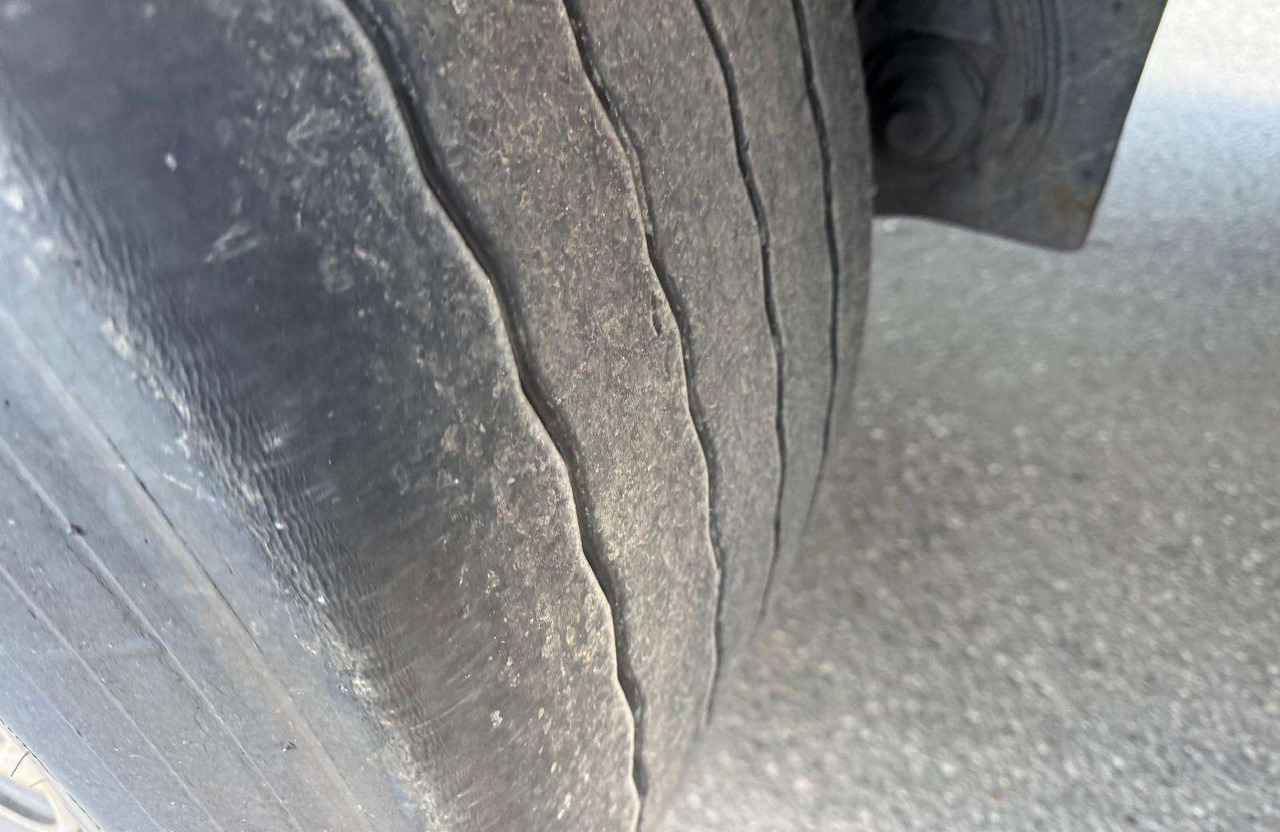 Krone Standart - Puspiekabe slēgtā virsbūve: foto 3 Krone Standart - Puspiekabe slēgtā virsbūve: foto 3