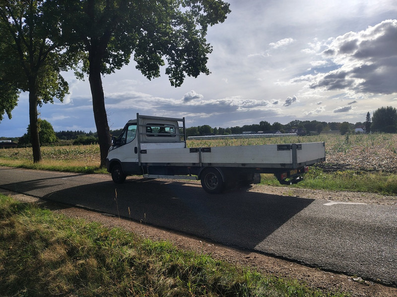 Iveco Daily 35C180 - Automašīna ar kravas platformu: foto 3 Iveco Daily 35C180 - Automašīna ar kravas platformu: foto 3