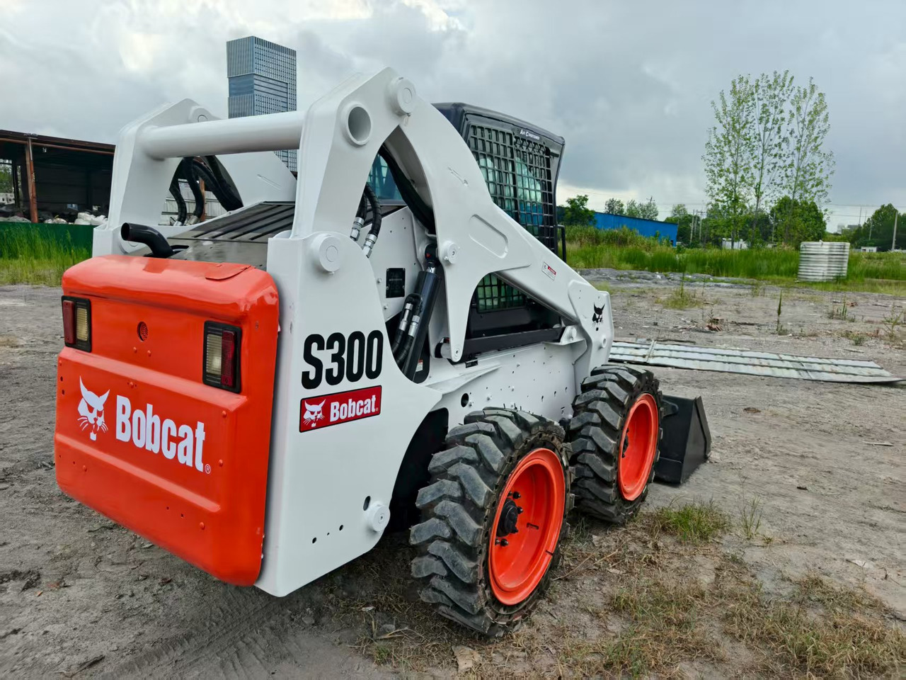 BOBCAT skid steer loader S300 Mining/Agriculture/Urban Construction - Kompaktiekrāvējs: foto 4 BOBCAT skid steer loader S300 Mining/Agriculture/Urban Construction - Kompaktiekrāvējs: foto 4