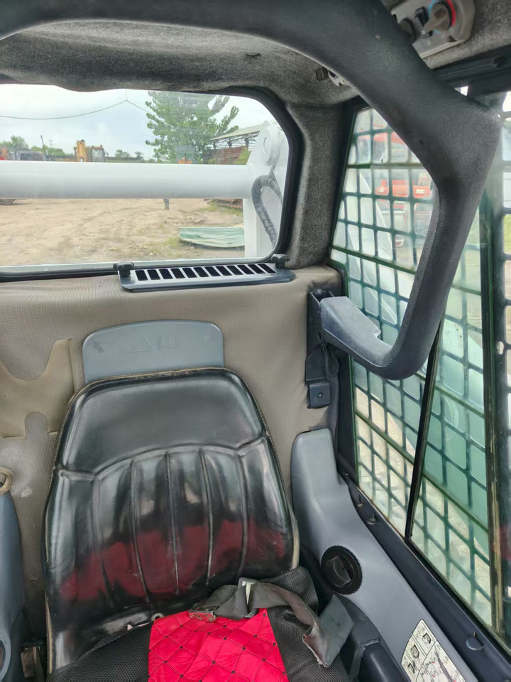 BOBCAT skid steer loader S300 Mining/Agriculture/Urban Construction - Kompaktiekrāvējs: foto 5 BOBCAT skid steer loader S300 Mining/Agriculture/Urban Construction - Kompaktiekrāvējs: foto 5