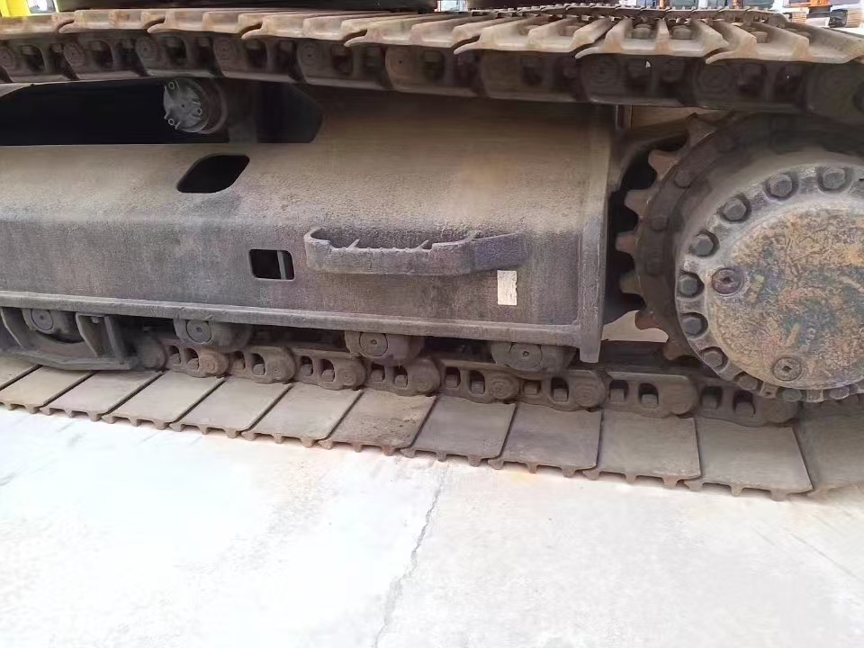 CATERPILLAR 325C used excavator low price for sale caterpillar - Kāpurķēžu ekskavators: foto 4 CATERPILLAR 325C used excavator low price for sale caterpillar - Kāpurķēžu ekskavators: foto 4