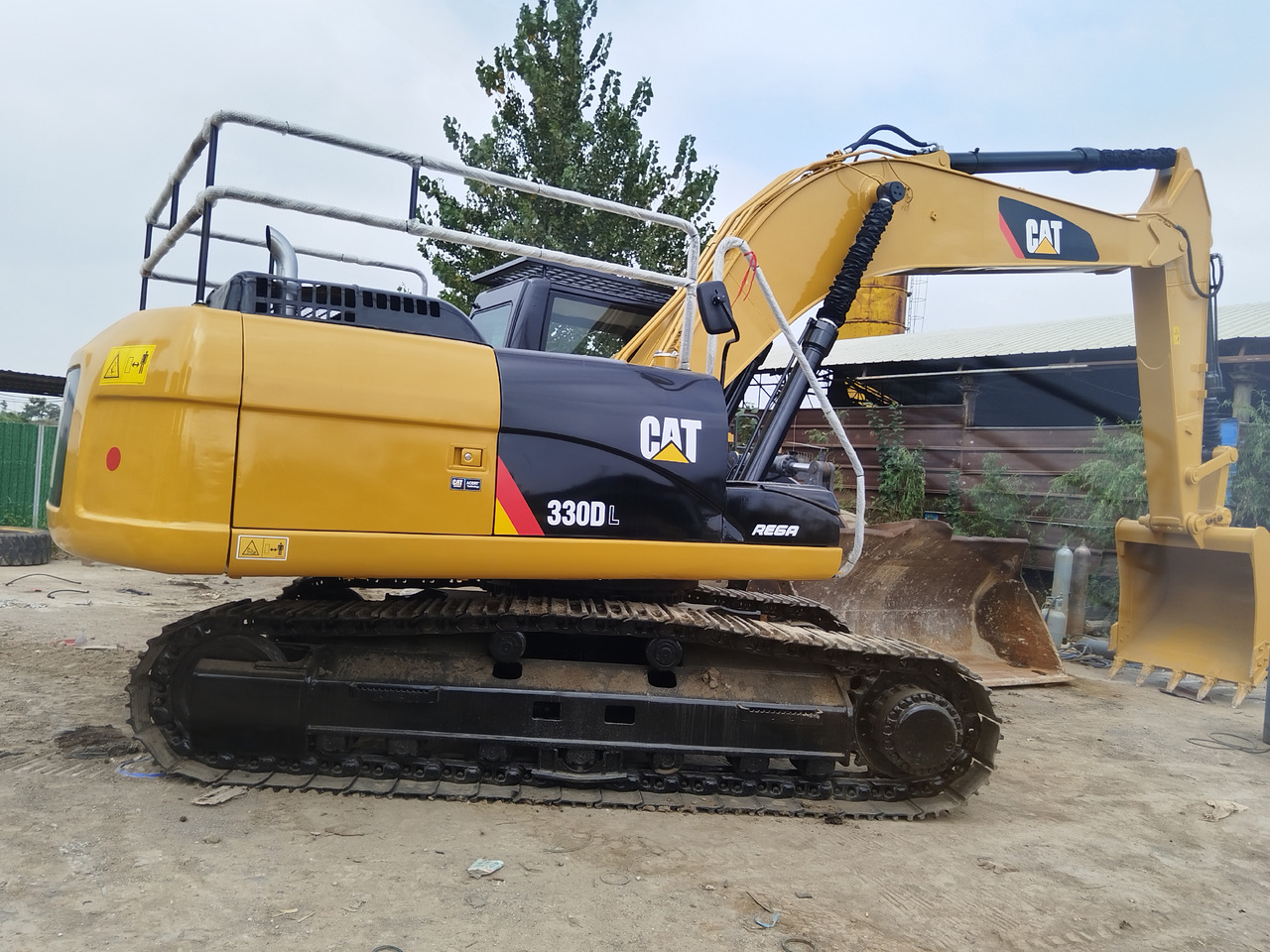 CATERPILLAR 330DL good condition 2024 30 ton excavator for sale - Kāpurķēžu ekskavators: foto 1 CATERPILLAR 330DL good condition 2024 30 ton excavator for sale - Kāpurķēžu ekskavators: foto 1