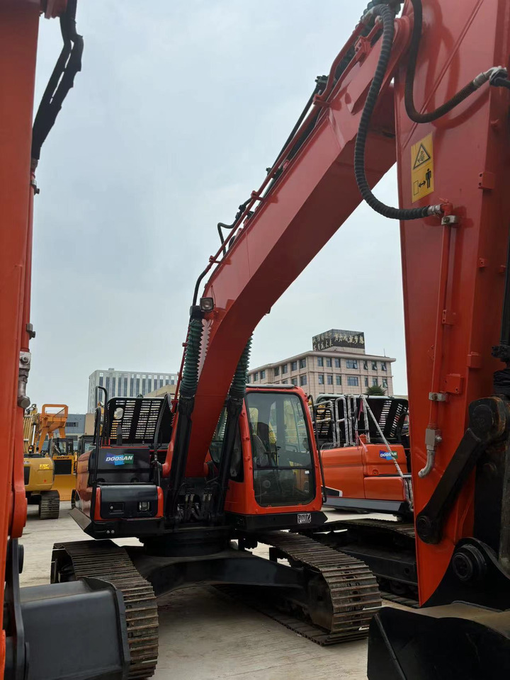 DOOSAN dx225 excavator original hot sale - Kāpurķēžu ekskavators: foto 3 DOOSAN dx225 excavator original hot sale - Kāpurķēžu ekskavators: foto 3