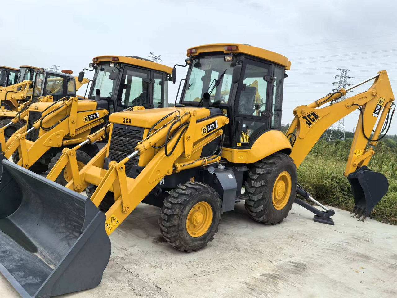 JCB 3CX backhoe loader TLB versatile machine multiple attachment options - Ekskavators-iekrāvējs: foto 1 JCB 3CX backhoe loader TLB versatile machine multiple attachment options - Ekskavators-iekrāvējs: foto 1