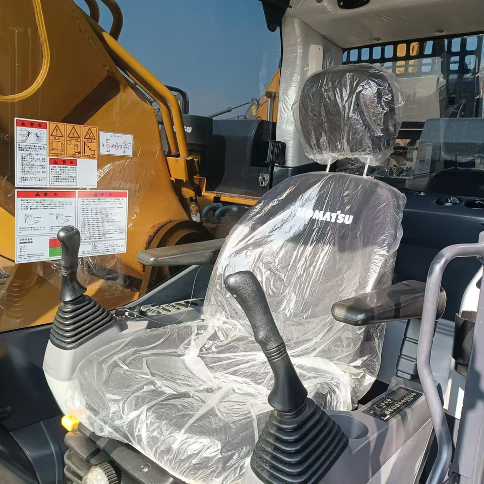 KOMATSU pc450-8 PC450-8 Used Machinery: Fuel-efficient and durable, specially designed for mining/earthwork - Kāpurķēžu ekskavators: foto 4 KOMATSU pc450-8 PC450-8 Used Machinery: Fuel-efficient and durable, specially designed for mining/earthwork - Kāpurķēžu ekskavators: foto 4