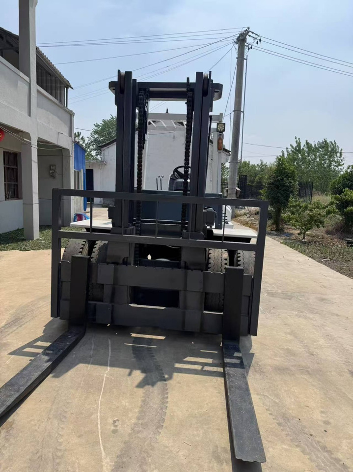 TCM fd100 used 2024 japan brand diesel forklift - Dīzeļiekrāvējs: foto 4 TCM fd100 used 2024 japan brand diesel forklift - Dīzeļiekrāvējs: foto 4