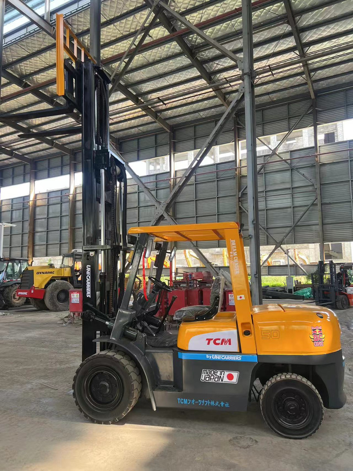 TCM fd50 japan brand original 5 ton diesel forklift 3 section 4.5m Customizable mast clamp side shift - Dīzeļiekrāvējs: foto 2 TCM fd50 japan brand original 5 ton diesel forklift 3 section 4.5m Customizable mast clamp side shift - Dīzeļiekrāvējs: foto 2