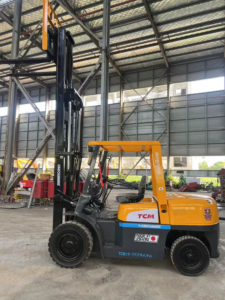 TCM fd50 japan brand original 5 ton diesel forklift 3 section 4.5m Customizable mast clamp side shift - Dīzeļiekrāvējs: foto 5 TCM fd50 japan brand original 5 ton diesel forklift 3 section 4.5m Customizable mast clamp side shift - Dīzeļiekrāvējs: foto 5