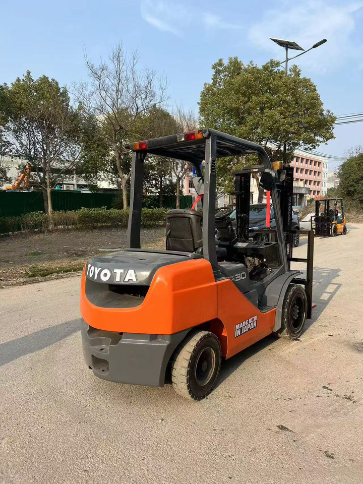 TOYOTA 3 ton 8F used japan brand diesel forklift - Dīzeļiekrāvējs: foto 4 TOYOTA 3 ton 8F used japan brand diesel forklift - Dīzeļiekrāvējs: foto 4