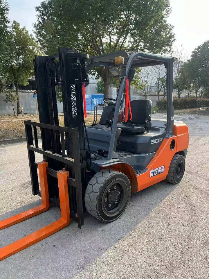 TOYOTA 3 ton 8F used japan brand diesel forklift - Dīzeļiekrāvējs: foto 5 TOYOTA 3 ton 8F used japan brand diesel forklift - Dīzeļiekrāvējs: foto 5