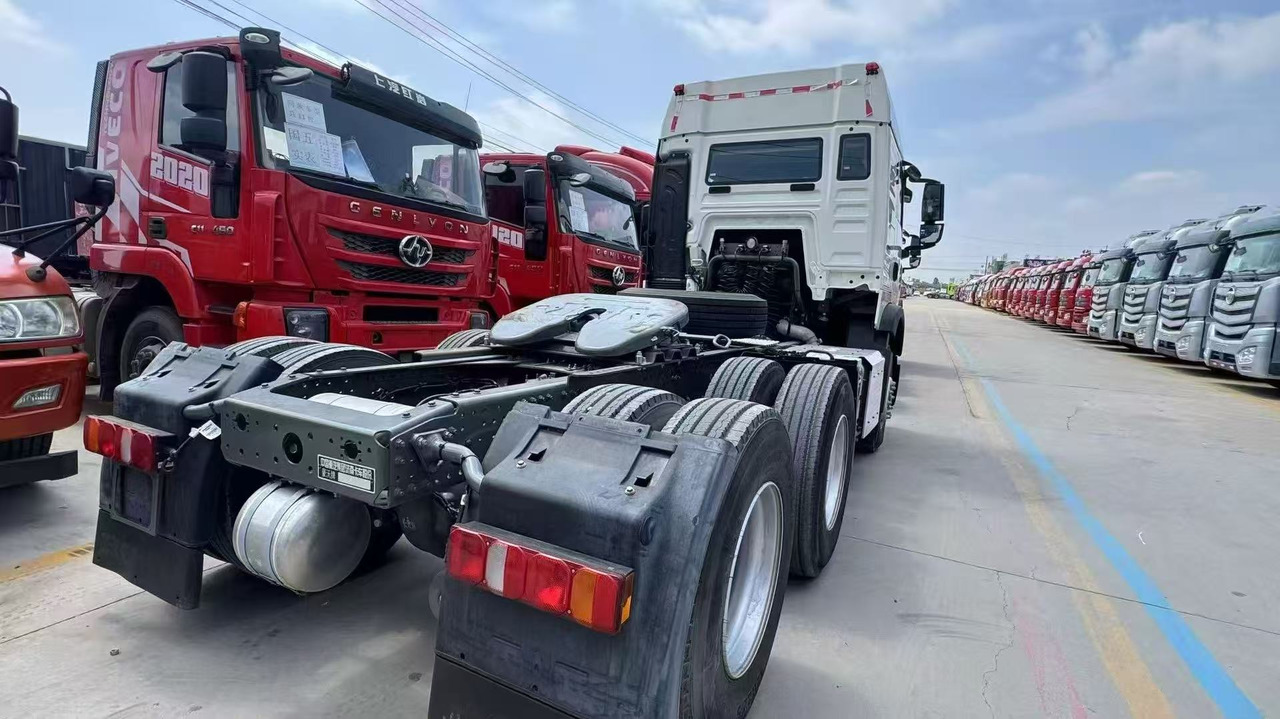 SINOTRUK howo 371,430 ,460 tractor multiple models used and stock new tractors Customizable - Vilcējs: foto 5 SINOTRUK howo 371,430 ,460 tractor multiple models used and stock new tractors Customizable - Vilcējs: foto 5