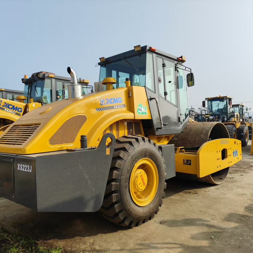 XCMG XS223J used road roller low hours factory price - Ceļu veltnis: foto 3 XCMG XS223J used road roller low hours factory price - Ceļu veltnis: foto 3