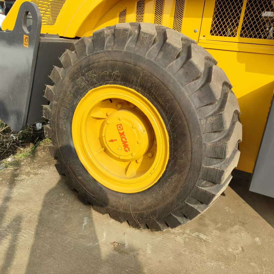 XCMG XS223J used road roller low hours factory price - Ceļu veltnis: foto 5 XCMG XS223J used road roller low hours factory price - Ceļu veltnis: foto 5