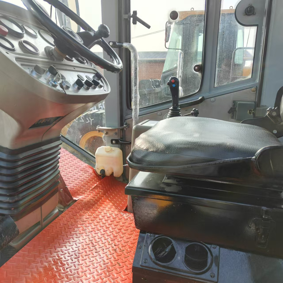 XCMG XS223J used road roller low hours factory price - Ceļu veltnis: foto 4 XCMG XS223J used road roller low hours factory price - Ceļu veltnis: foto 4