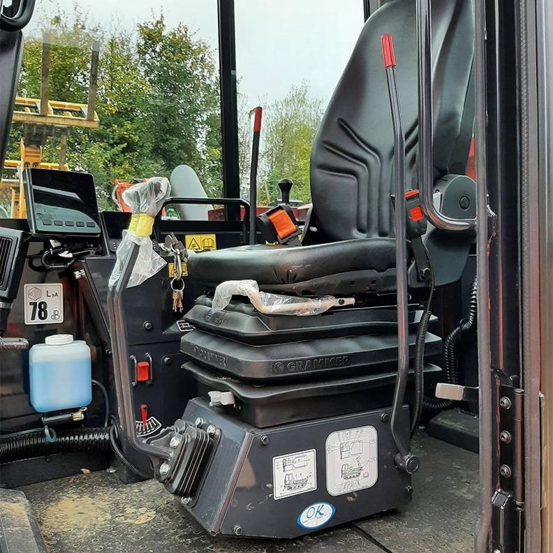 Jaunā Kāpurķēžu pašizgāzējs Yanmar C 50 R: foto 8 Jaunā Kāpurķēžu pašizgāzējs Yanmar C 50 R: foto 8