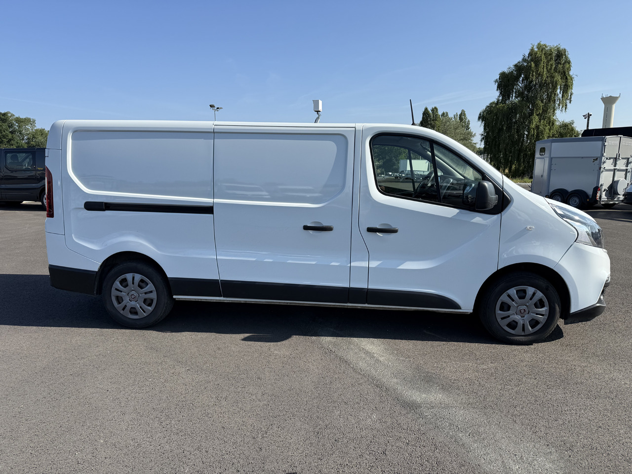 FIAT TALENTO 1T3 LH1 2.0MULTIJET120 PRO LOUNGE + ATTELAGE ET KIT BOIS COMPLET - Kravas mikroautobuss: foto 4 FIAT TALENTO 1T3 LH1 2.0MULTIJET120 PRO LOUNGE + ATTELAGE ET KIT BOIS COMPLET - Kravas mikroautobuss: foto 4
