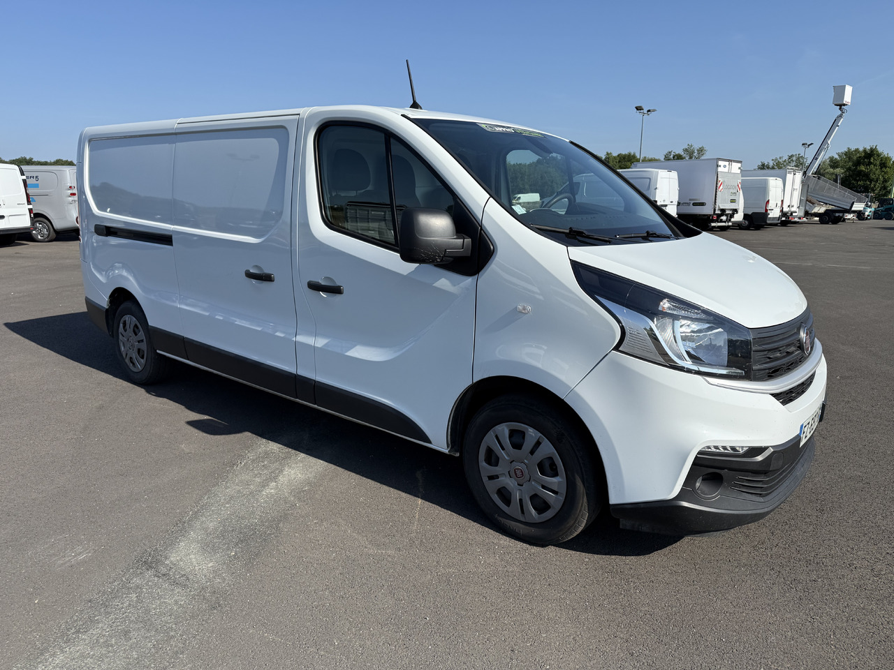 FIAT TALENTO 1T3 LH1 2.0MULTIJET120 PRO LOUNGE + ATTELAGE ET KIT BOIS COMPLET - Kravas mikroautobuss: foto 1 FIAT TALENTO 1T3 LH1 2.0MULTIJET120 PRO LOUNGE + ATTELAGE ET KIT BOIS COMPLET - Kravas mikroautobuss: foto 1