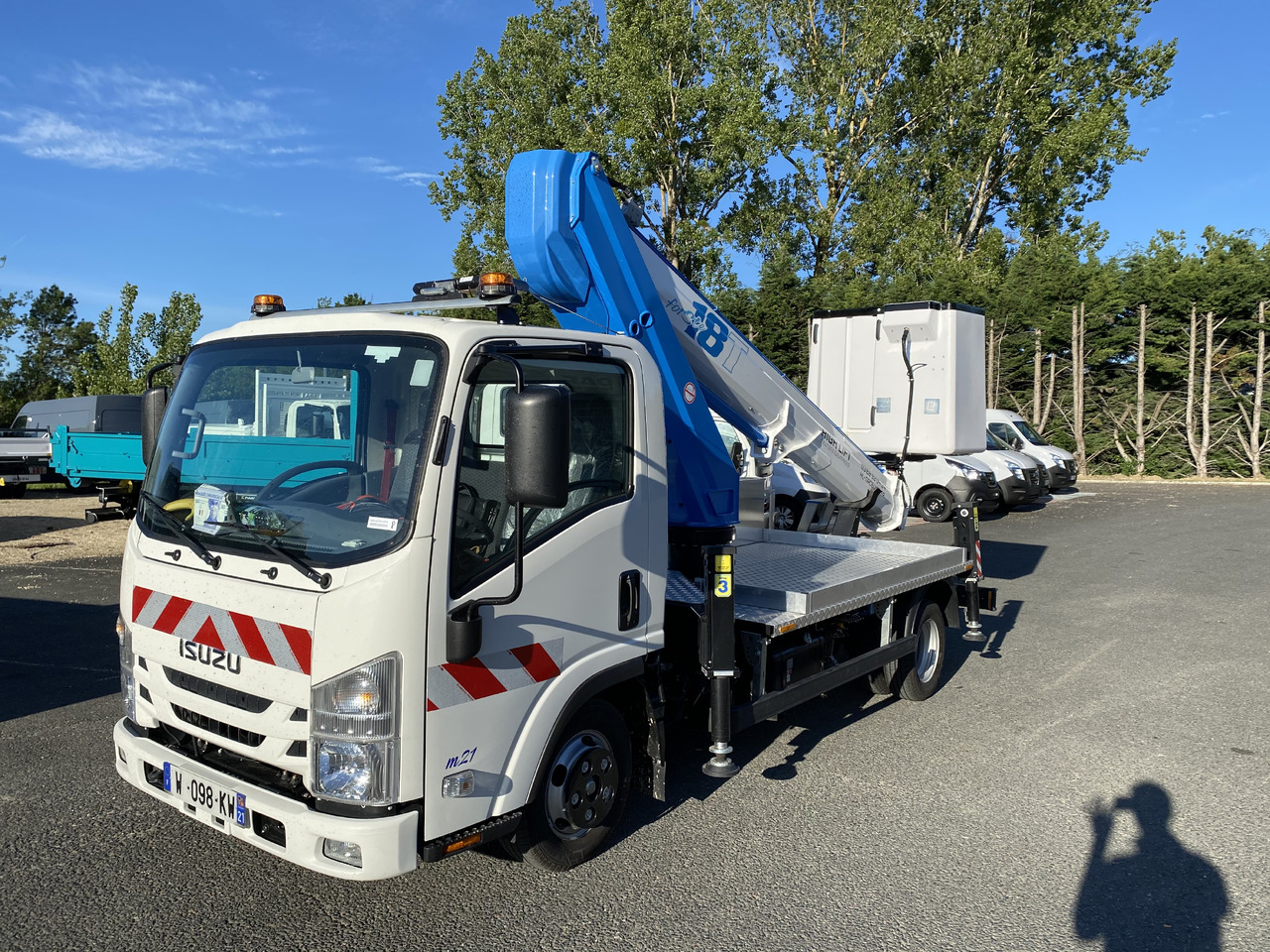 ISUZU M21 SOCAGE 18T NACELLE UTILITAIRES 3T5 - Autopacēlājs: foto 2 ISUZU M21 SOCAGE 18T NACELLE UTILITAIRES 3T5 - Autopacēlājs: foto 2