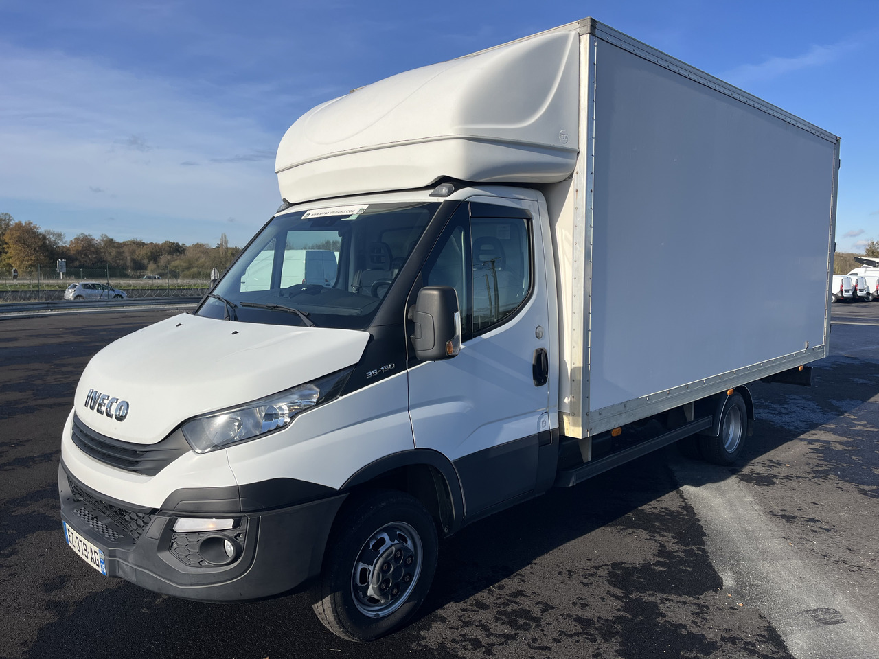 IVECO DAILY - Furgons ar slēgtā virsbūve: foto 2 IVECO DAILY - Furgons ar slēgtā virsbūve: foto 2