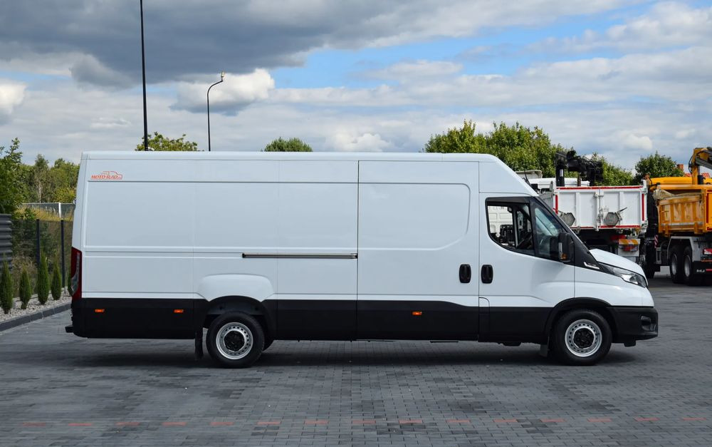 Iveco DAILY MAXI 35S16 / 2.3 - 160 KM / AUTOMAT HI-MATIC / NOWY MODEL / 3 OSOBY / DOSTAWCZE / BLASZAK / KLIMA / 2023 / SERWISOWANY / SPROWADZONY Z NIEMIEC - Kravas mikroautobuss: foto 4 Iveco DAILY MAXI 35S16 / 2.3 - 160 KM / AUTOMAT HI-MATIC / NOWY MODEL / 3 OSOBY / DOSTAWCZE / BLASZAK / KLIMA / 2023 / SERWISOWANY / SPROWADZONY Z NIEMIEC - Kravas mikroautobuss: foto 4