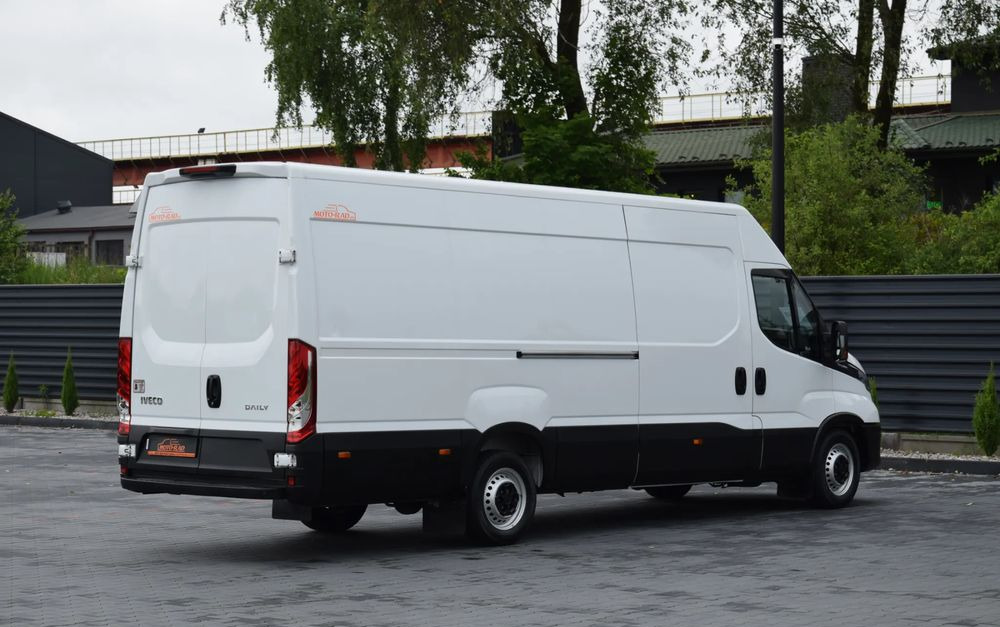 Iveco DAILY MAXI 35S16 / 2.3 - 160 KM / AUTOMAT HI-MATIC / NOWY MODEL / 3 OSOBY / DOSTAWCZE / BLASZAK / KLIMA / CZUJNIKI COFANIA / NISKI PRZEBIEG / 2022 / SERWISOWANY / Z NIEMIEC - Kravas mikroautobuss: foto 5 Iveco DAILY MAXI 35S16 / 2.3 - 160 KM / AUTOMAT HI-MATIC / NOWY MODEL / 3 OSOBY / DOSTAWCZE / BLASZAK / KLIMA / CZUJNIKI COFANIA / NISKI PRZEBIEG / 2022 / SERWISOWANY / Z NIEMIEC - Kravas mikroautobuss: foto 5