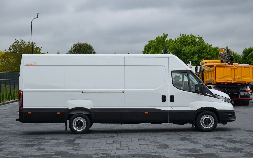 Iveco DAILY MAXI 35S16 / 2.3 - 160 KM / AUTOMAT HI-MATIC / NOWY MODEL / 3 OSOBY / DOSTAWCZE / BLASZAK / KLIMA / CZUJNIKI COFANIA / NISKI PRZEBIEG / 2022 / SERWISOWANY / Z NIEMIEC - Kravas mikroautobuss: foto 4 Iveco DAILY MAXI 35S16 / 2.3 - 160 KM / AUTOMAT HI-MATIC / NOWY MODEL / 3 OSOBY / DOSTAWCZE / BLASZAK / KLIMA / CZUJNIKI COFANIA / NISKI PRZEBIEG / 2022 / SERWISOWANY / Z NIEMIEC - Kravas mikroautobuss: foto 4