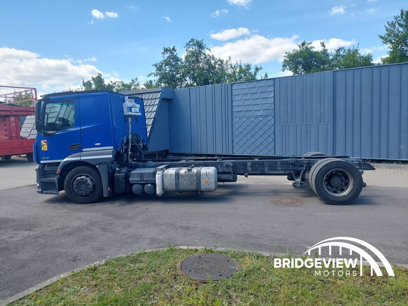 Mercedes-Benz Actros 1843 - Šasija kravas automašīna: foto 4 Mercedes-Benz Actros 1843 - Šasija kravas automašīna: foto 4