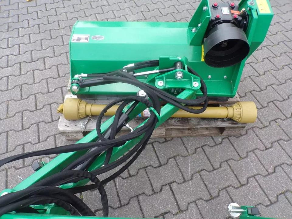 Schlegelmäher mit hydraulischer Seitenverstellung 100 cm - Pļaujmašīna-smalcinātājs: foto 5 Schlegelmäher mit hydraulischer Seitenverstellung 100 cm - Pļaujmašīna-smalcinātājs: foto 5