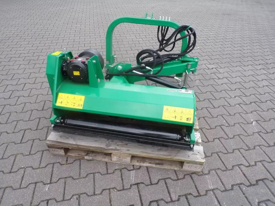 Schlegelmäher mit hydraulischer Seitenverstellung 100 cm - Pļaujmašīna-smalcinātājs: foto 2 Schlegelmäher mit hydraulischer Seitenverstellung 100 cm - Pļaujmašīna-smalcinātājs: foto 2