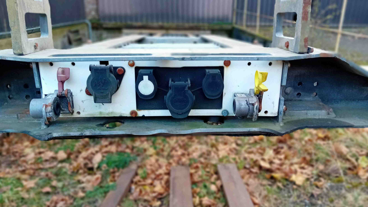 SCHMITZ CARGOBULL châssis porte-conteneur semi-remorque Os  - type SGF*3 - adaptable pour conteneur 20' et 40' - Puspiekabe noņemamā virsbūve/ Konteineru vedējs: foto 5 SCHMITZ CARGOBULL châssis porte-conteneur semi-remorque Os  - type SGF*3 - adaptable pour conteneur 20' et 40' - Puspiekabe noņemamā virsbūve/ Konteineru vedējs: foto 5