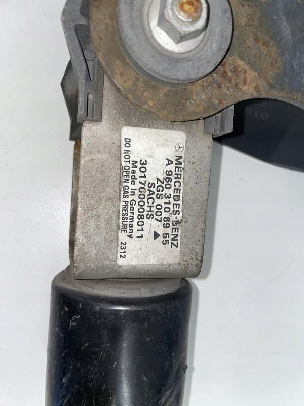 AMORTYZATOR WSPORNIK KABINY ACTROS A9603106955 - Kabīnes piekare - Kravas automašīna: foto 2 AMORTYZATOR WSPORNIK KABINY ACTROS A9603106955 - Kabīnes piekare - Kravas automašīna: foto 2