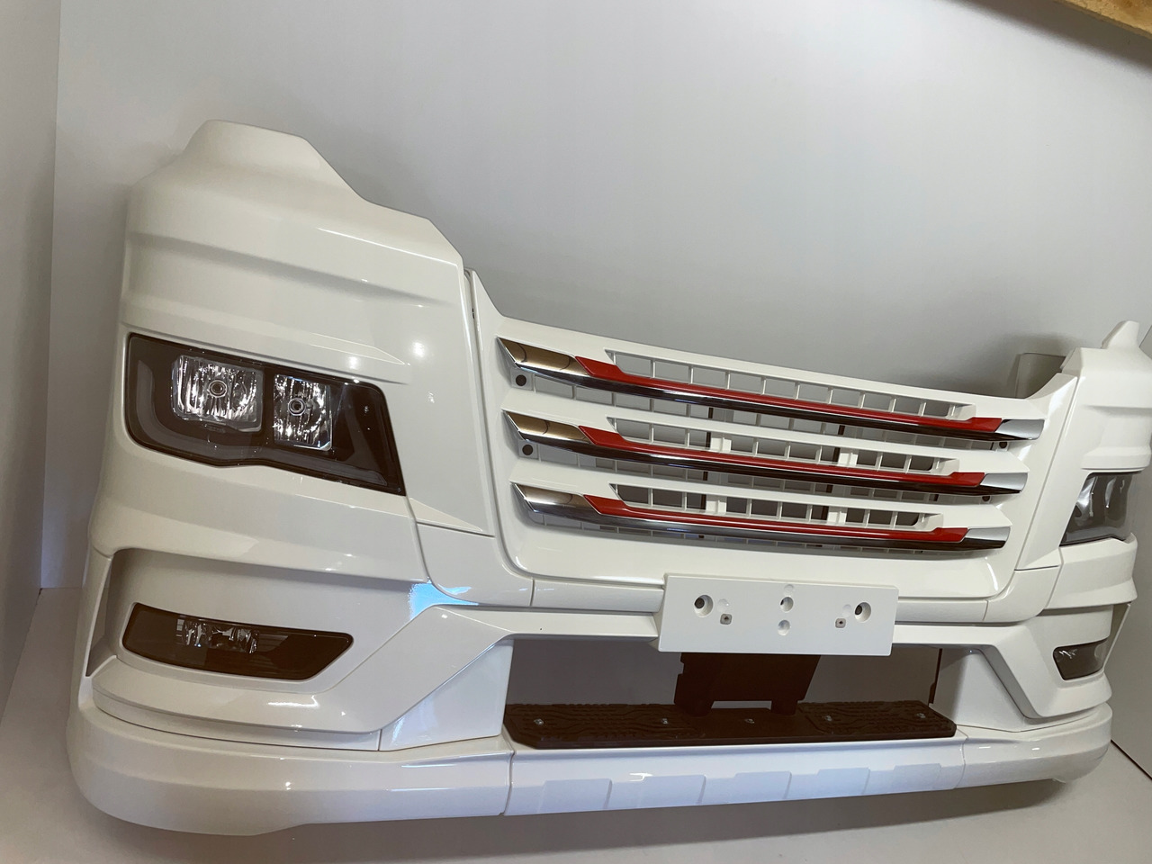 KOMPLETNY ZDERZAK MAN TG3 TGX3 TGX 3 ORYGINALNY KOLOR RAL 9010 - Buferis - Kravas automašīna: foto 2 KOMPLETNY ZDERZAK MAN TG3 TGX3 TGX 3 ORYGINALNY KOLOR RAL 9010 - Buferis - Kravas automašīna: foto 2