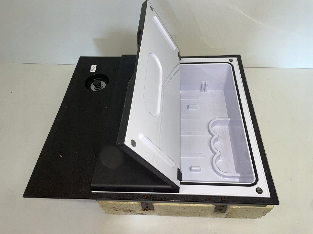 LODÓWKA RENAULT GAMA T RANGE P7484581543/2 - Kabīne un interjers - Kravas automašīna: foto 4 LODÓWKA RENAULT GAMA T RANGE P7484581543/2 - Kabīne un interjers - Kravas automašīna: foto 4