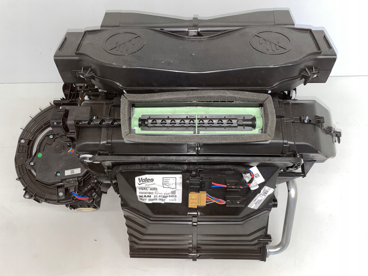 NAGRZEWNICA MAN TG3 TGX 3 TGX-3 81619006459 - Salona ventilators - Kravas automašīna: foto 2 NAGRZEWNICA MAN TG3 TGX 3 TGX-3 81619006459 - Salona ventilators - Kravas automašīna: foto 2