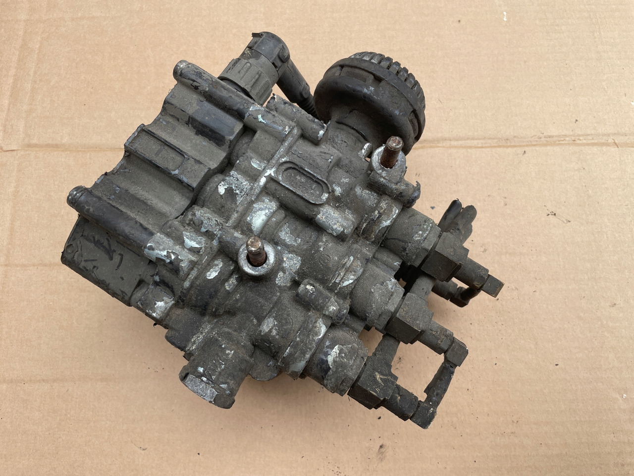 ZAWÓR PODUSZEK ECAS MAN TGA TGX TGS 4729000570 - Pneimo piekare - Kravas automašīna: foto 1 ZAWÓR PODUSZEK ECAS MAN TGA TGX TGS 4729000570 - Pneimo piekare - Kravas automašīna: foto 1