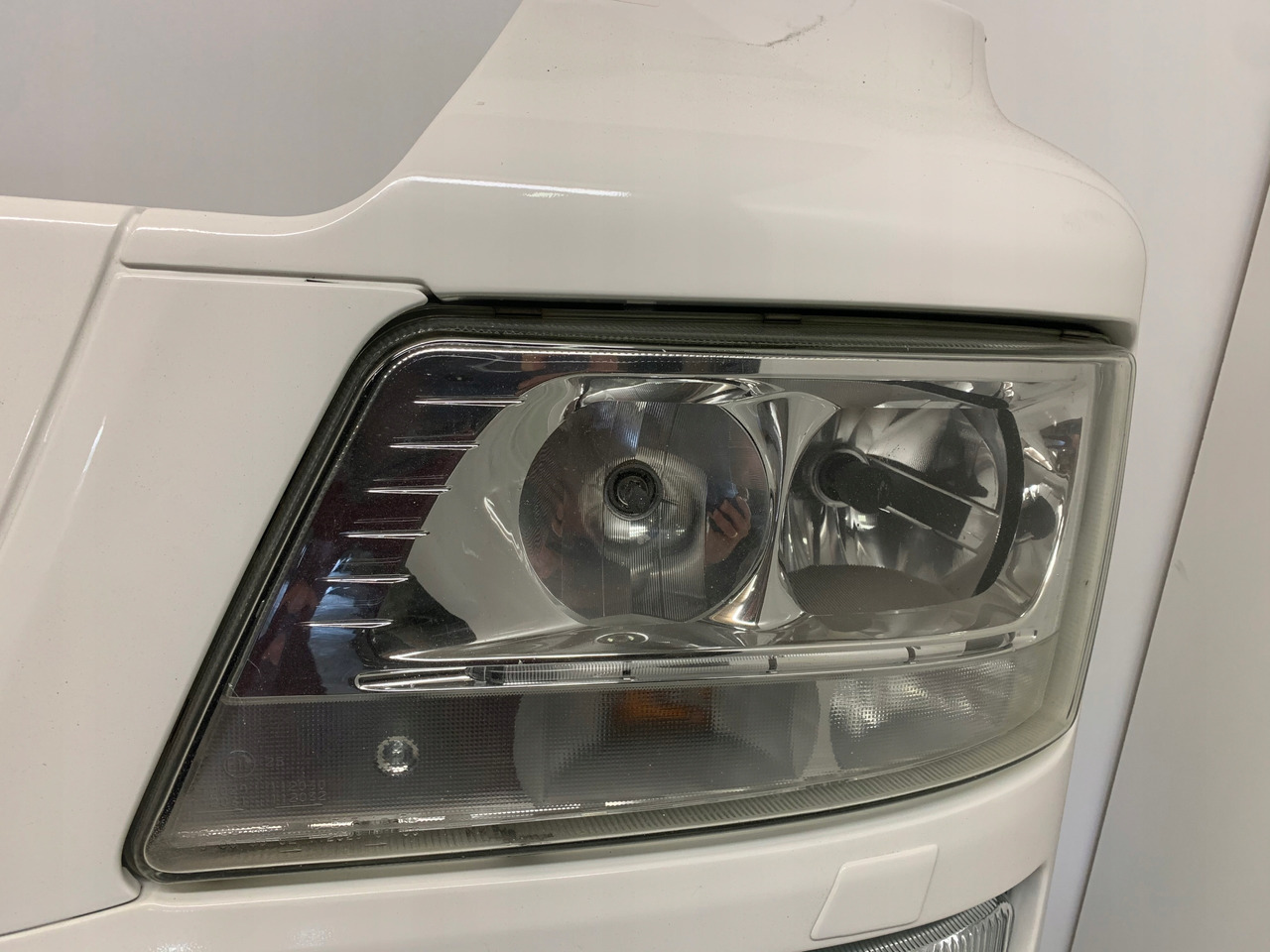 ZDERZAK XENON MAN TGS - Buferis - Kravas automašīna: foto 2 ZDERZAK XENON MAN TGS - Buferis - Kravas automašīna: foto 2