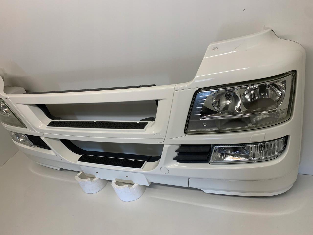 ZDERZAK XENON MAN TGS - Buferis - Kravas automašīna: foto 5 ZDERZAK XENON MAN TGS - Buferis - Kravas automašīna: foto 5