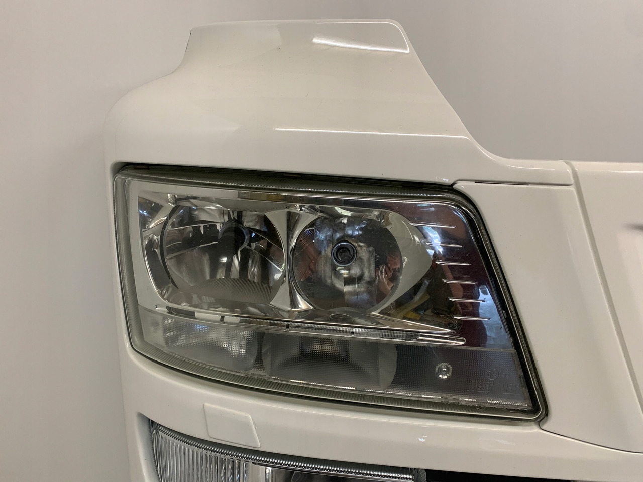 ZDERZAK XENON MAN TGS - Buferis - Kravas automašīna: foto 3 ZDERZAK XENON MAN TGS - Buferis - Kravas automašīna: foto 3