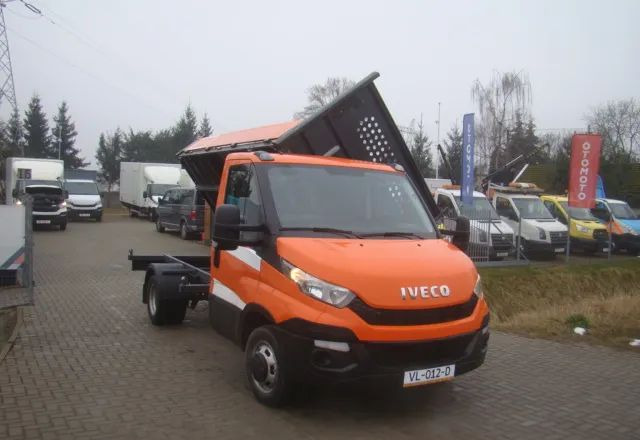 Iveco DAILY 35 C 3-STONNA WYWROTKA - Komercauto pašizgāzējs: foto 3 Iveco DAILY 35 C 3-STONNA WYWROTKA - Komercauto pašizgāzējs: foto 3
