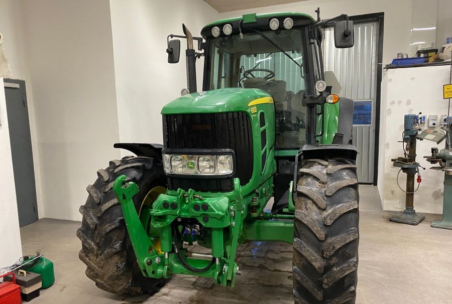 John Deere 6930 Premium - Traktors: foto 2 John Deere 6930 Premium - Traktors: foto 2