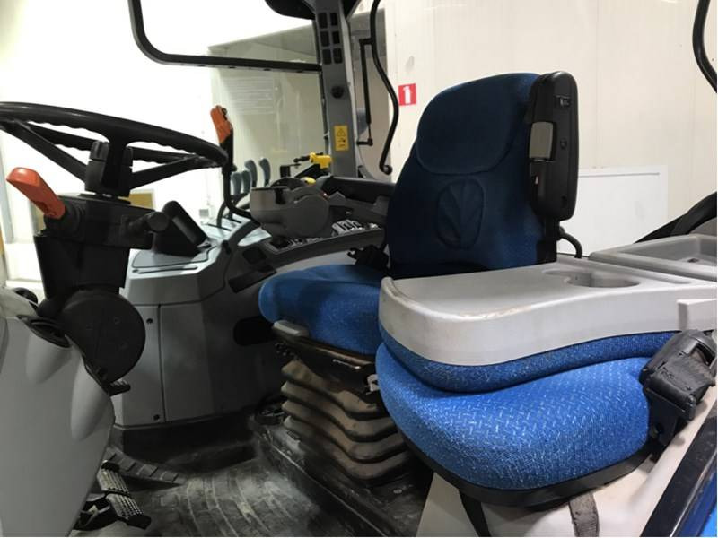 New Holland T7.250 - Traktors: foto 4 New Holland T7.250 - Traktors: foto 4