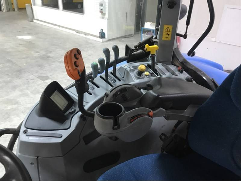 New Holland T7.250 - Traktors: foto 5 New Holland T7.250 - Traktors: foto 5