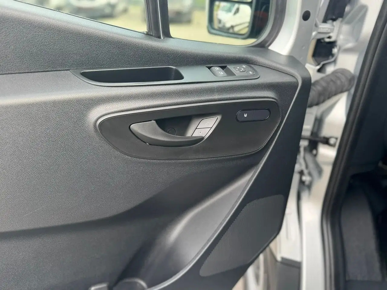 Mercedes-Benz Sprinter 317 CDI Flach Lang Silber Klima MBUX - Kravas mikroautobuss: foto 5 Mercedes-Benz Sprinter 317 CDI Flach Lang Silber Klima MBUX - Kravas mikroautobuss: foto 5