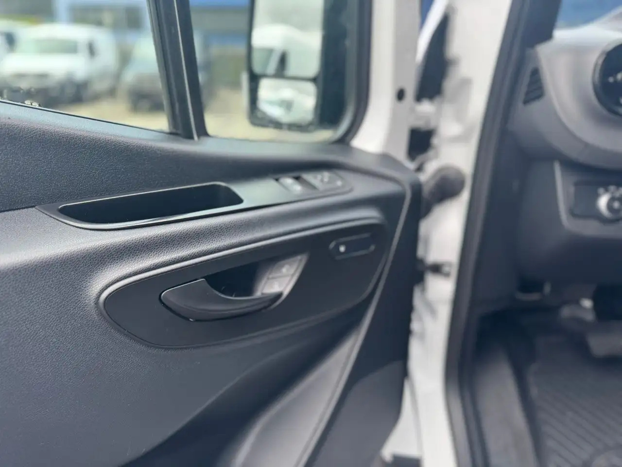 Mercedes-Benz Sprinter 317 CDI Maxi Lang LED MBUX Klima - Kravas mikroautobuss: foto 3 Mercedes-Benz Sprinter 317 CDI Maxi Lang LED MBUX Klima - Kravas mikroautobuss: foto 3