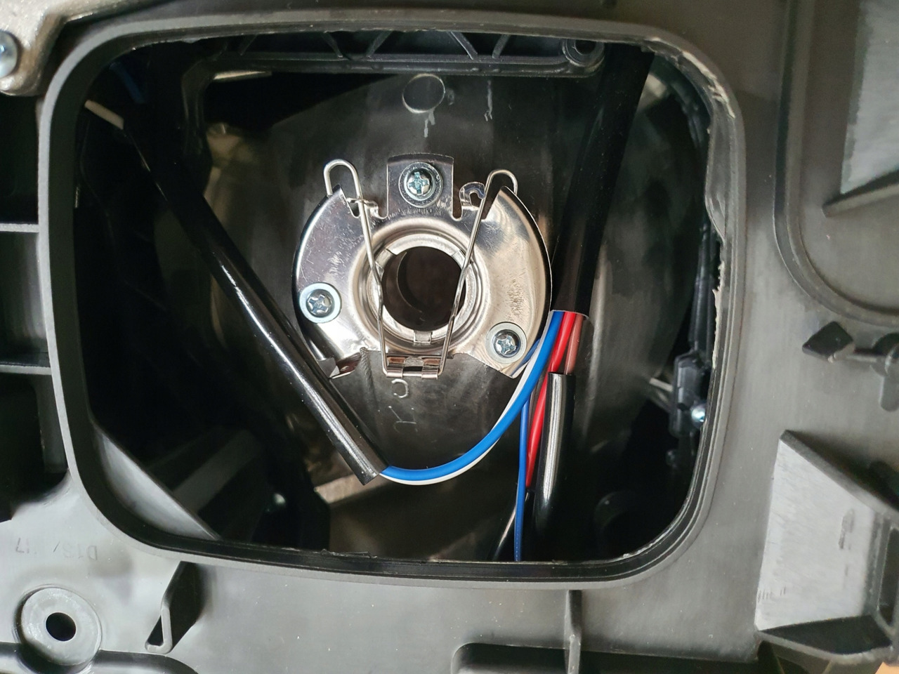 NOWY REFLEKTOR VOLVO FH4 PRAWY - Tuvās gaismas - Kravas automašīna: foto 5 NOWY REFLEKTOR VOLVO FH4 PRAWY - Tuvās gaismas - Kravas automašīna: foto 5