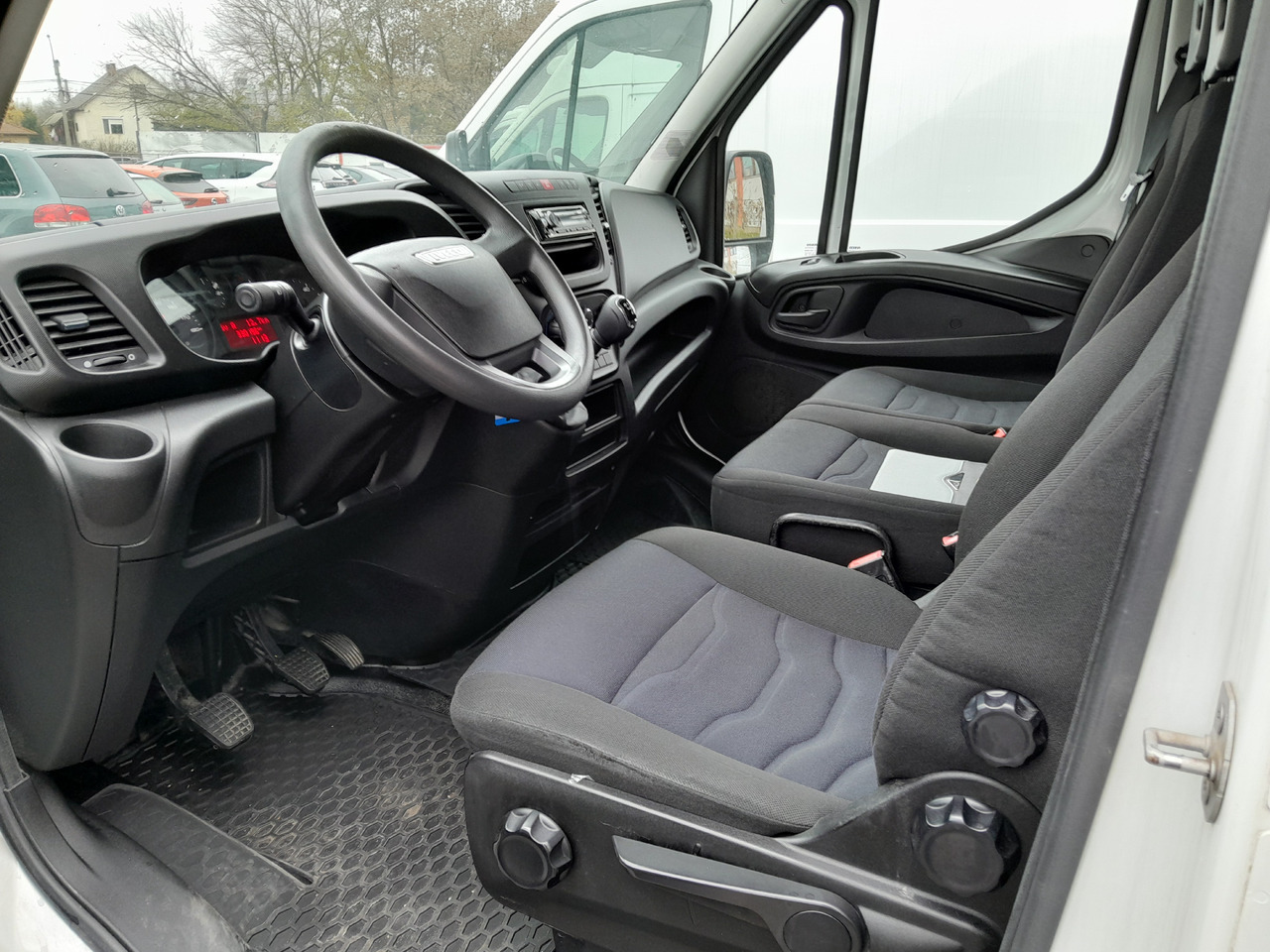 IVECO Daily 35S14 - Furgons ar slēgtā virsbūve: foto 5 IVECO Daily 35S14 - Furgons ar slēgtā virsbūve: foto 5