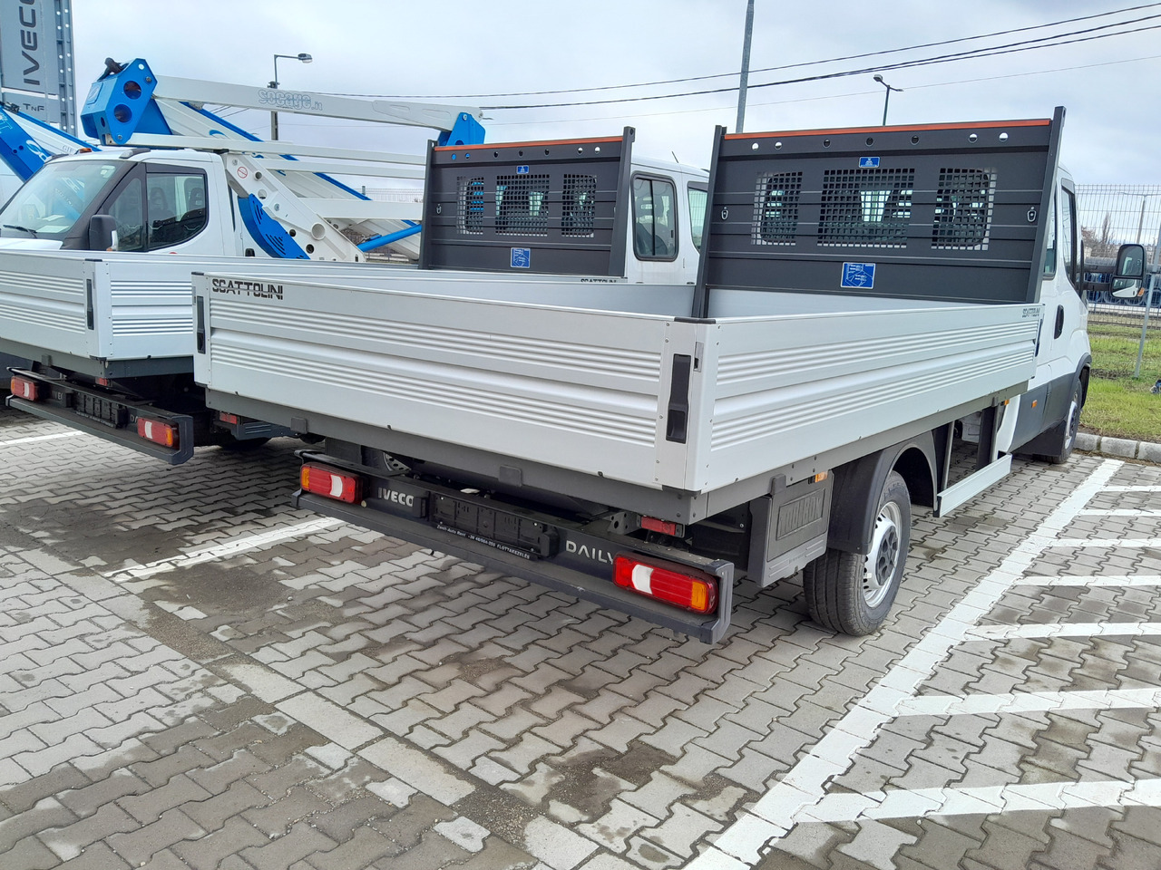 Iveco Daila 35 Daily C 18 H 3450 - Automašīna ar kravas platformu: foto 4 Iveco Daila 35 Daily C 18 H 3450 - Automašīna ar kravas platformu: foto 4
