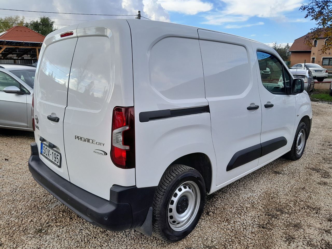 TOYOTA 1.5 City Active 3 Business - Mazs furgons: foto 3 TOYOTA 1.5 City Active 3 Business - Mazs furgons: foto 3