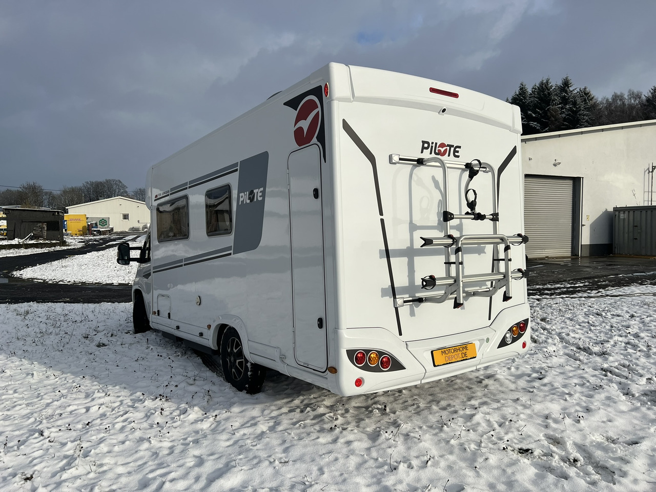 Pilote Pacific P696D Hubbett - Solar - Markise - Daļēji integrētais kemperis: foto 2 Pilote Pacific P696D Hubbett - Solar - Markise - Daļēji integrētais kemperis: foto 2